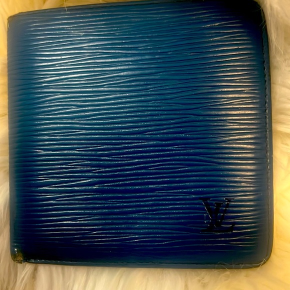 Authentic Louis Vuitton sapphire blue EPI bifold wallet - Picture 2 of 13